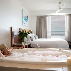 One-Bedroom Apartment Sea View